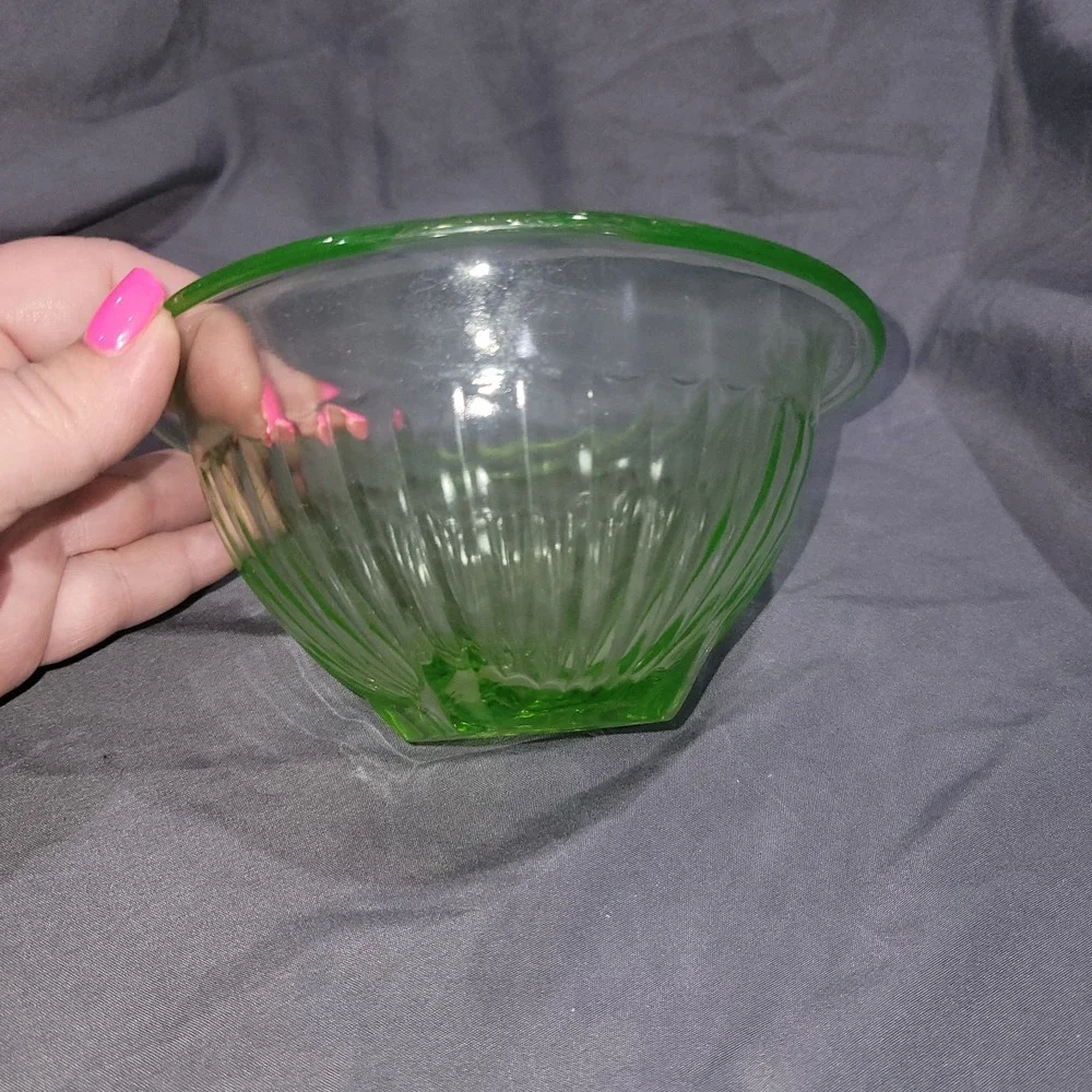 Vtg Green Vaseline Uranium Glass Turned Rim Ribbed 6 in Mixing Bowl Nesting